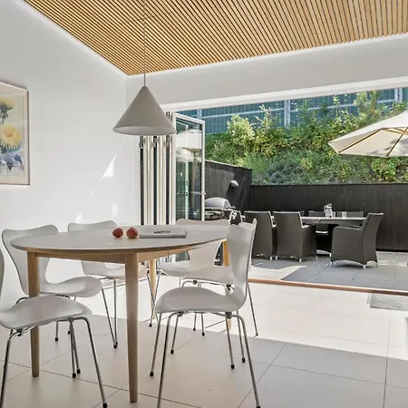 Vakantiehuis 3 Bedroom Lovely In *