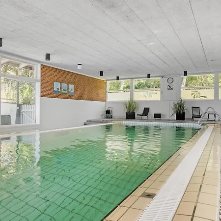 Dom wakacyjny 3 Bedroom Lovely In *